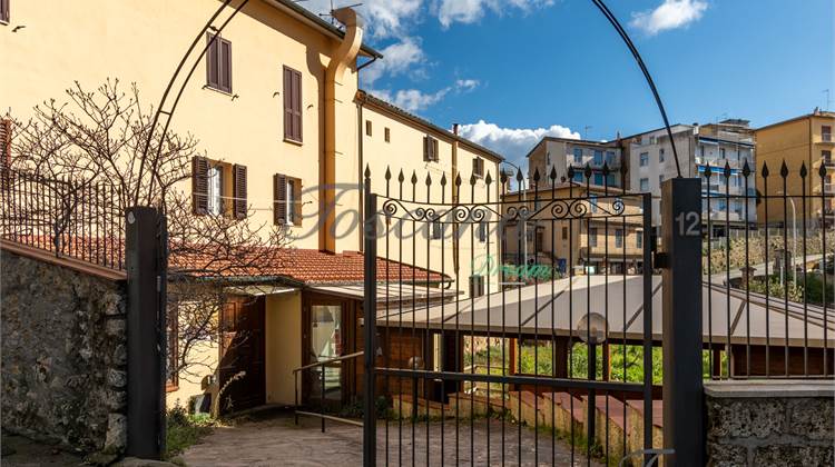 Appartamento al piano terra con giardino.